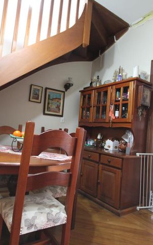 Casa à venda com 330m², 3 quartos e 8 vagasSala