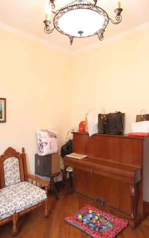 Casa à venda com 330m², 3 quartos e 8 vagasSala