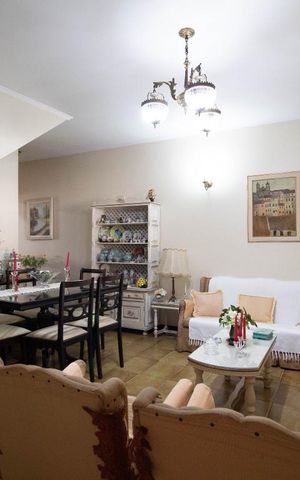 Casa à venda com 198m², 3 quartos e 2 vagas Casa à venda com 198m², 3 quartos e 2 vagasSala de Estar