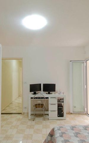 Casa à venda com 520m², 3 quartos e 2 vagas Casa à venda com 520m², 3 quartos e 2 vagasSuíte