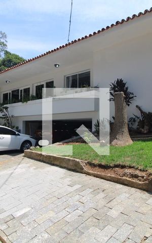 Casa para alugar com 300m², 3 quartos e 4 vagasFachada