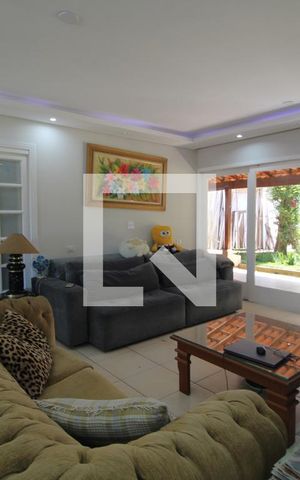 Casa para alugar com 300m², 3 quartos e 4 vagasSala