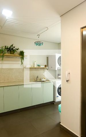 Casa à venda com 600m², 4 quartos e 5 vagas Casa à venda com 600m², 4 quartos e 5 vagasÁrea de Serviço
