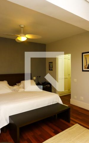 Casa à venda com 600m², 4 quartos e 5 vagas Casa à venda com 600m², 4 quartos e 5 vagassuíte 4