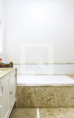 Casa à venda com 600m², 4 quartos e 5 vagas Casa à venda com 600m², 4 quartos e 5 vagasBanheiro da Suíte 4