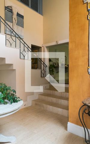 Casa à venda com 600m², 4 quartos e 5 vagas Casa à venda com 600m², 4 quartos e 5 vagasHall de entrada