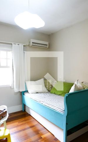 Casa à venda com 600m², 4 quartos e 5 vagas Casa à venda com 600m², 4 quartos e 5 vagassuíte 2
