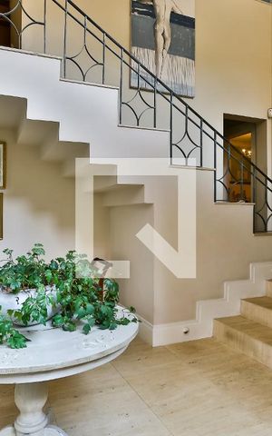 Casa à venda com 600m², 4 quartos e 5 vagas Casa à venda com 600m², 4 quartos e 5 vagasHall de entrada