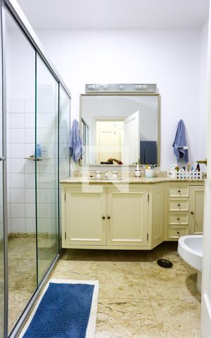Casa à venda com 600m², 4 quartos e 5 vagas Casa à venda com 600m², 4 quartos e 5 vagasBanheiro da Suíte 2