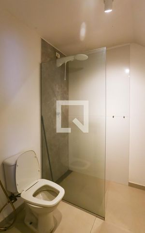 Casa à venda com 600m², 4 quartos e 5 vagas Casa à venda com 600m², 4 quartos e 5 vagasÁrea de Serviço