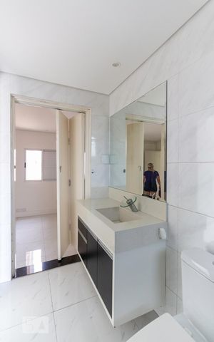 Casa à venda com 300m², 3 quartos e 2 vagasBanheiro da Suíte 1 e 2