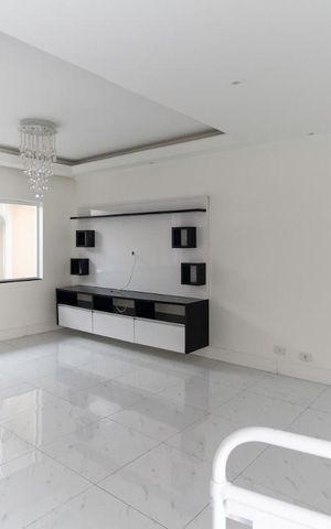 Casa à venda com 300m², 3 quartos e 2 vagasSala