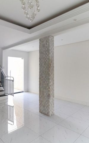 Casa à venda com 300m², 3 quartos e 2 vagasSala