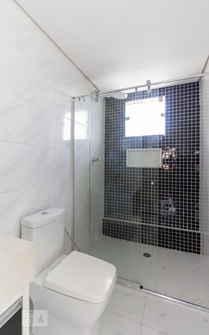 Casa à venda com 300m², 3 quartos e 2 vagasBanheiro da Suíte 1 e 2