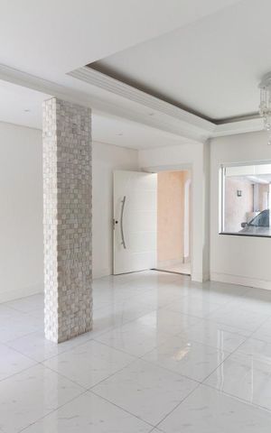 Casa à venda com 300m², 3 quartos e 2 vagasSala