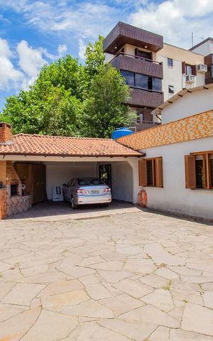Casa à venda com 250m², 5 quartos e 6 vagasGaragem 