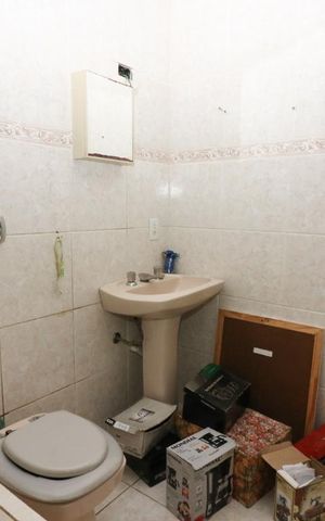 Casa à venda com 180m², 4 quartos e 4 vagas Casa à venda com 180m², 4 quartos e 4 vagasBanheiro da Suíte