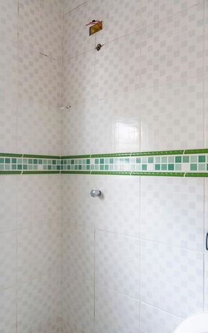 Casa à venda com 200m², 3 quartos e 2 vagas Casa à venda com 200m², 3 quartos e 2 vagasBanheiro 2