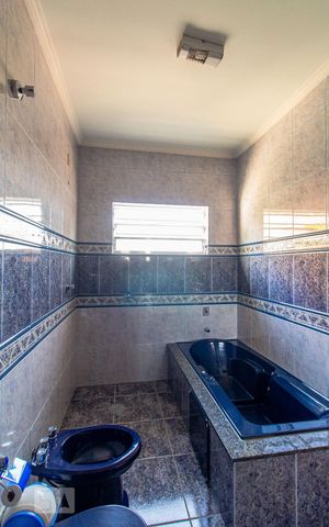 Casa à venda com 278m², 3 quartos e 4 vagas Casa à venda com 278m², 3 quartos e 4 vagasBanheiro da Suíte 2