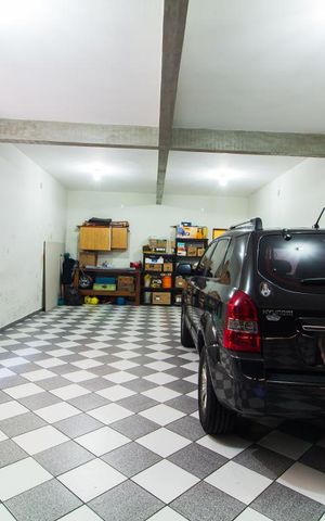 Casa à venda com 278m², 3 quartos e 4 vagas Casa à venda com 278m², 3 quartos e 4 vagasGaragem