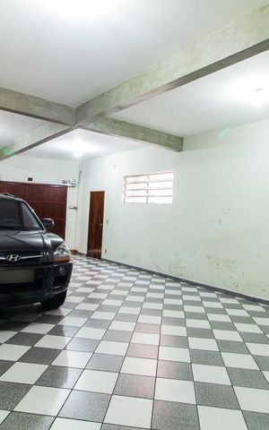Casa à venda com 278m², 3 quartos e 4 vagas Casa à venda com 278m², 3 quartos e 4 vagasGaragem