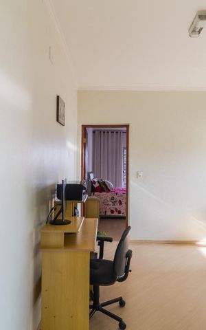 Casa à venda com 278m², 3 quartos e 4 vagas Casa à venda com 278m², 3 quartos e 4 vagasCorredor - Quartos