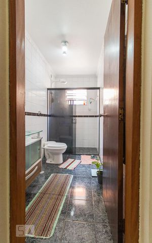 Casa à venda com 278m², 3 quartos e 4 vagas Casa à venda com 278m², 3 quartos e 4 vagasBanheiro 1