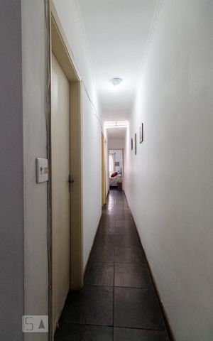 Casa à venda com 260m², 6 quartos e 2 vagas Casa à venda com 260m², 6 quartos e 2 vagasCorredor