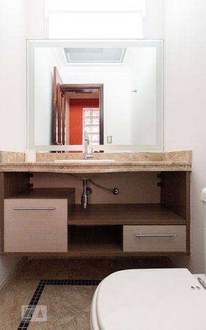 Casa à venda com 280m², 3 quartos e 2 vagas Casa à venda com 280m², 3 quartos e 2 vagasLavabo