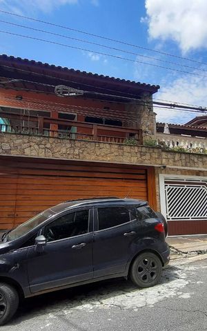 Casa à venda com 280m², 3 quartos e 2 vagas Casa à venda com 280m², 3 quartos e 2 vagasFachada