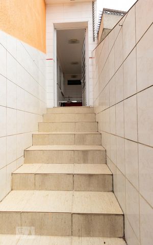 Casa à venda com 280m², 3 quartos e 2 vagas Casa à venda com 280m², 3 quartos e 2 vagasEscadas