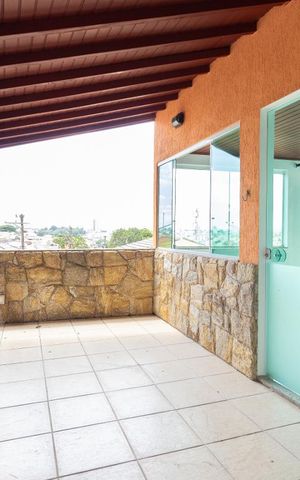 Casa à venda com 280m², 3 quartos e 2 vagas Casa à venda com 280m², 3 quartos e 2 vagasVaranda
