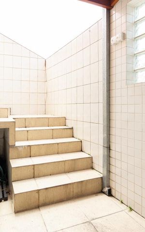 Casa à venda com 280m², 3 quartos e 2 vagas Casa à venda com 280m², 3 quartos e 2 vagasÁrea de Serviço
