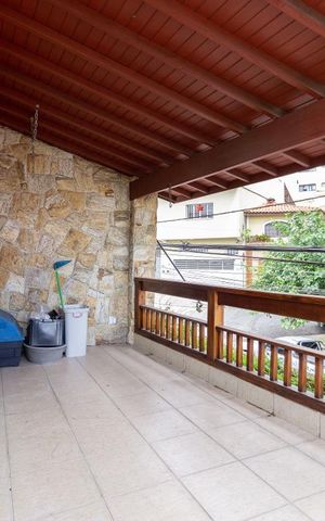 Casa à venda com 280m², 3 quartos e 2 vagas Casa à venda com 280m², 3 quartos e 2 vagasVaranda