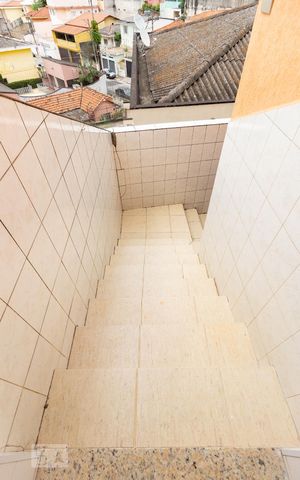 Casa à venda com 280m², 3 quartos e 2 vagas Casa à venda com 280m², 3 quartos e 2 vagasEscadas