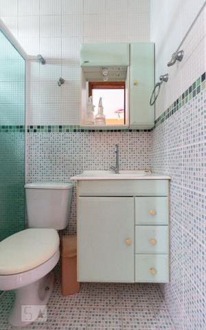 Casa à venda com 280m², 3 quartos e 2 vagas Casa à venda com 280m², 3 quartos e 2 vagasBanheiro de Serviço