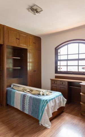 Casa à venda com 280m², 3 quartos e 2 vagas Casa à venda com 280m², 3 quartos e 2 vagasQuarto