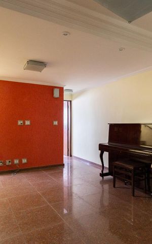 Casa à venda com 280m², 3 quartos e 2 vagas Casa à venda com 280m², 3 quartos e 2 vagasSala