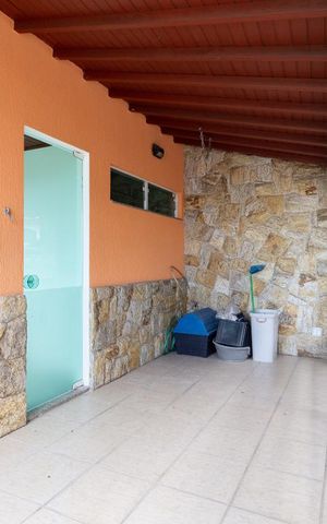 Casa à venda com 280m², 3 quartos e 2 vagas Casa à venda com 280m², 3 quartos e 2 vagasVaranda