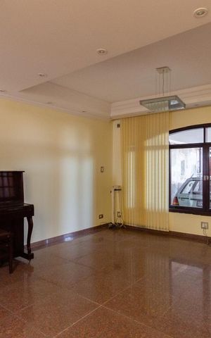 Casa à venda com 280m², 3 quartos e 2 vagas Casa à venda com 280m², 3 quartos e 2 vagasSala