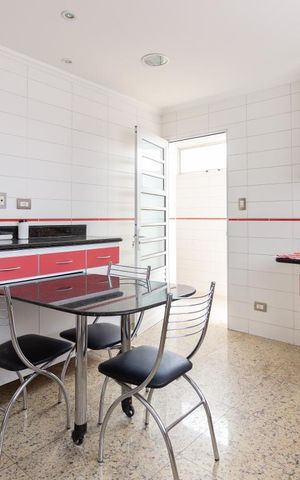 Casa à venda com 280m², 3 quartos e 2 vagas Casa à venda com 280m², 3 quartos e 2 vagasCozinha