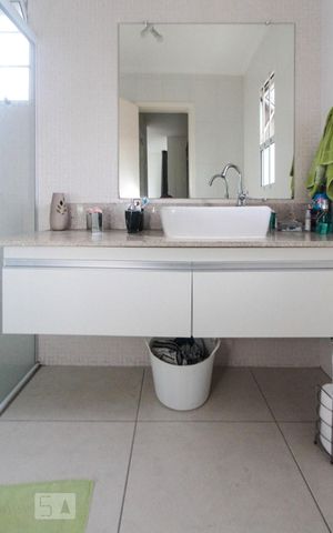 Casa à venda com 125m², 3 quartos e 3 vagasSuite