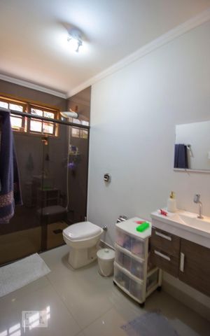 Casa à venda com 400m², 3 quartos e 2 vagasBanheiro da Suíte