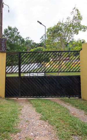 Casa à venda com 400m², 3 quartos e 2 vagasFachada