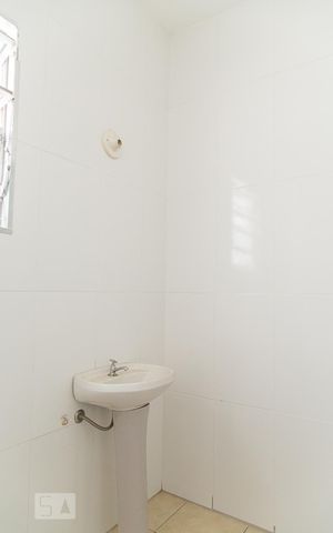 Casa para alugar com 58m², 2 quartos e sem vagaBanheiro