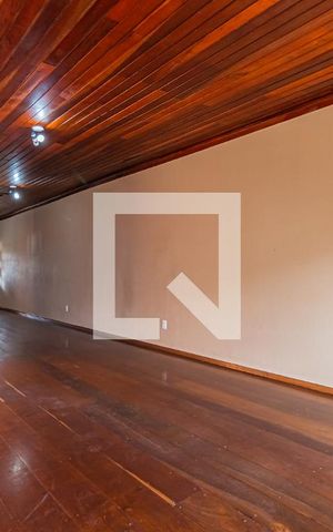 Casa à venda com 356m², 4 quartos e 10 vagas Casa à venda com 356m², 4 quartos e 10 vagasSala