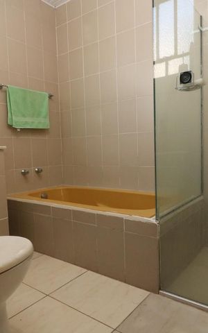 Casa à venda com 120m², 3 quartos e 2 vagas Casa à venda com 120m², 3 quartos e 2 vagasBanheiro da Suíte