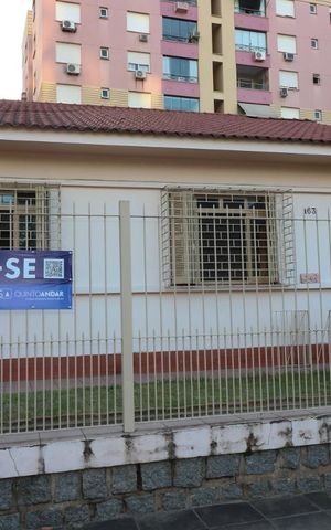 Casa à venda com 120m², 3 quartos e 2 vagas Casa à venda com 120m², 3 quartos e 2 vagasFachada