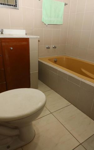Casa à venda com 120m², 3 quartos e 2 vagas Casa à venda com 120m², 3 quartos e 2 vagasBanheiro da Suíte
