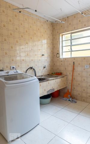 Casa à venda com 223m², 3 quartos e 4 vagas Casa à venda com 223m², 3 quartos e 4 vagasÁrea de serviço